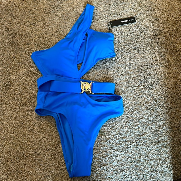 One piece cutout swim suit - Picture 1 of 3